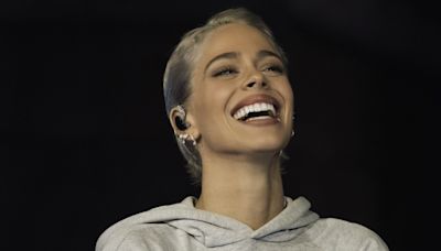 Tras las suspensiones por lluvia, Tini Stoessel presentó "Un mechón de pelo" en Hurlingham con dos shows en continuado y un arsenal de confesiones