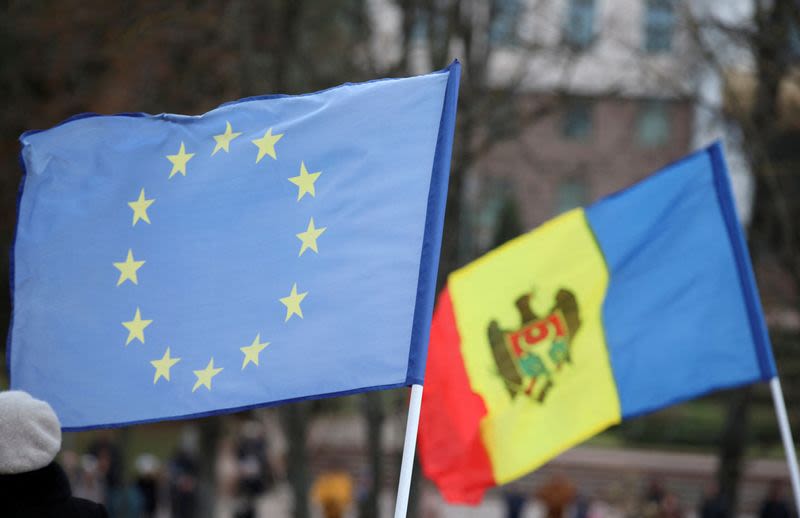 Twelve Moldovan parties clinch pro-Europe pact, but not all back president