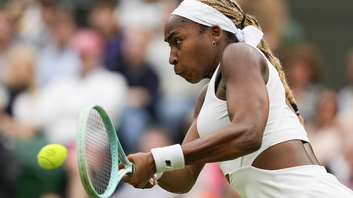 Coco Gauff and Carlos Alcaraz advance at Wimbledon, Naomi Osaka loses