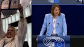 Expulsan del Parlamento Europeo a una ultraderechista rumana que interrumpió a gritos el pleno y se puso un bozal - ELMUNDOTV