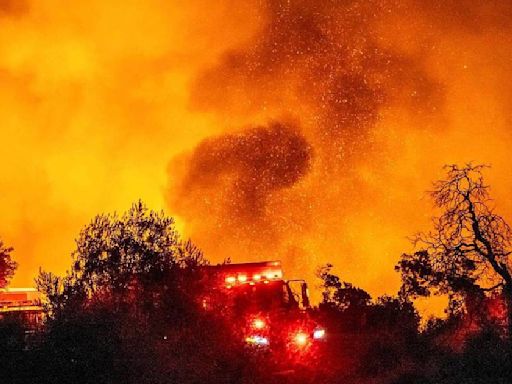 Incendio fuera de control provoca que miles sean evacuados en California