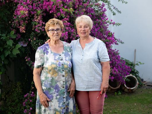 La amistad entre dos abuelas española y ucrania que surgió por el amor a las flores