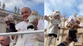 El doctor Simi llegó hasta el Vaticano, el Papa Francisco ya tienen sus muñecos personalizados