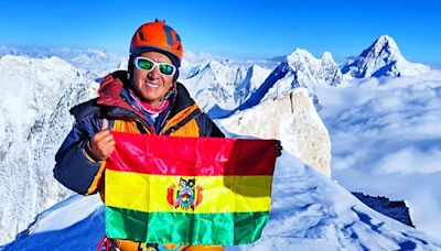 Ayaviri conquista la cumbre de la montaña Lhotse