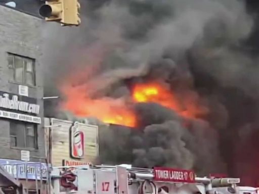 Tres bomberos resultan heridos durante incendio en Dunkin’ Donuts del Bronx