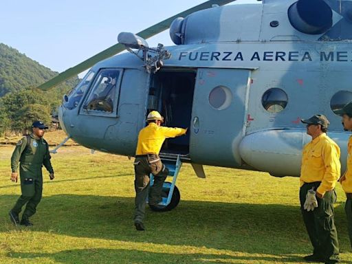 Gobierno de Veracruz reinician operaciones aéreas para combatir el incendio en Quimixtlán