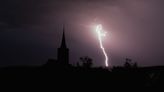 Wetter im Ticker - Erst Hitze-Warnung, dann kommen die Gewitter: Wo es heute kracht