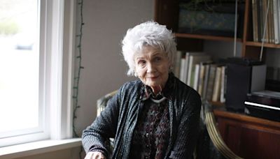 Lawyer who prosecuted Alice Munro's husband unsurprised case stayed hidden for years