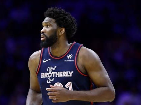 Joel Embiid padece una parálisis de Bell: de qué se trata esta condición y cómo lo afectaría