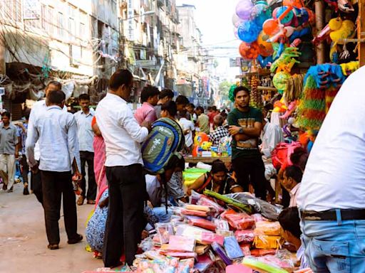 New Market vendors: Not enough space on pavements, threaten to return to sit on roads