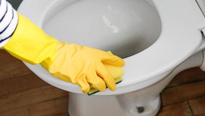 Bleach makes toilet seats go yellow - use 65p cupboard staple to remove stains