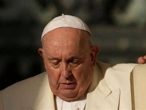 Papst Franziskus leidet an keiner "herkömmlichen" Erkrankung: Vatikan äußert sich erneut