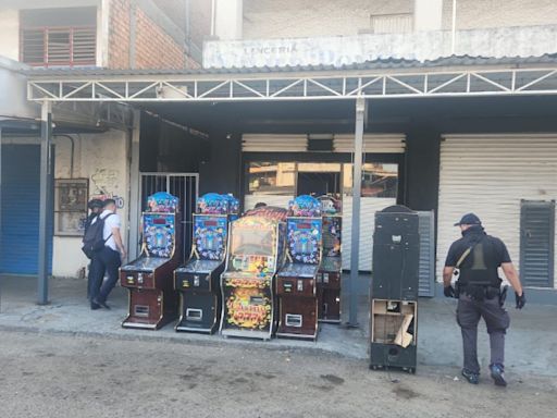 Decomisan 176 máquinas tragamonedas y detienen a tres de sus dueños en Lázaro Cárdenas