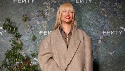 Rihanna cambia look: ora ha i capelli biondi e la frangetta