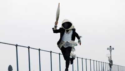 巴黎奧運開幕式藏亮點，聖火傳遞完美重現《刺客教條：大革命》場景