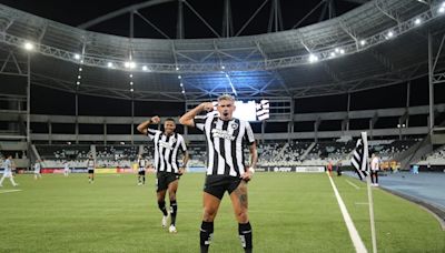 Botafogo e Tiquinho Soares negociam renovação de contrato, mas clube esbarra em obstáculo - Lance!