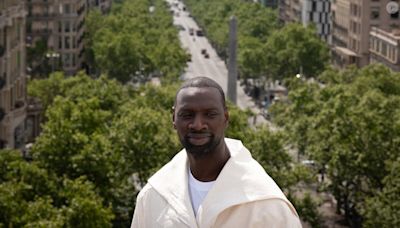 "Je vais acheter mon petit fromage..." : Omar Sy raconte à quoi ressemble sa vie dans le village provençal où il a une maison