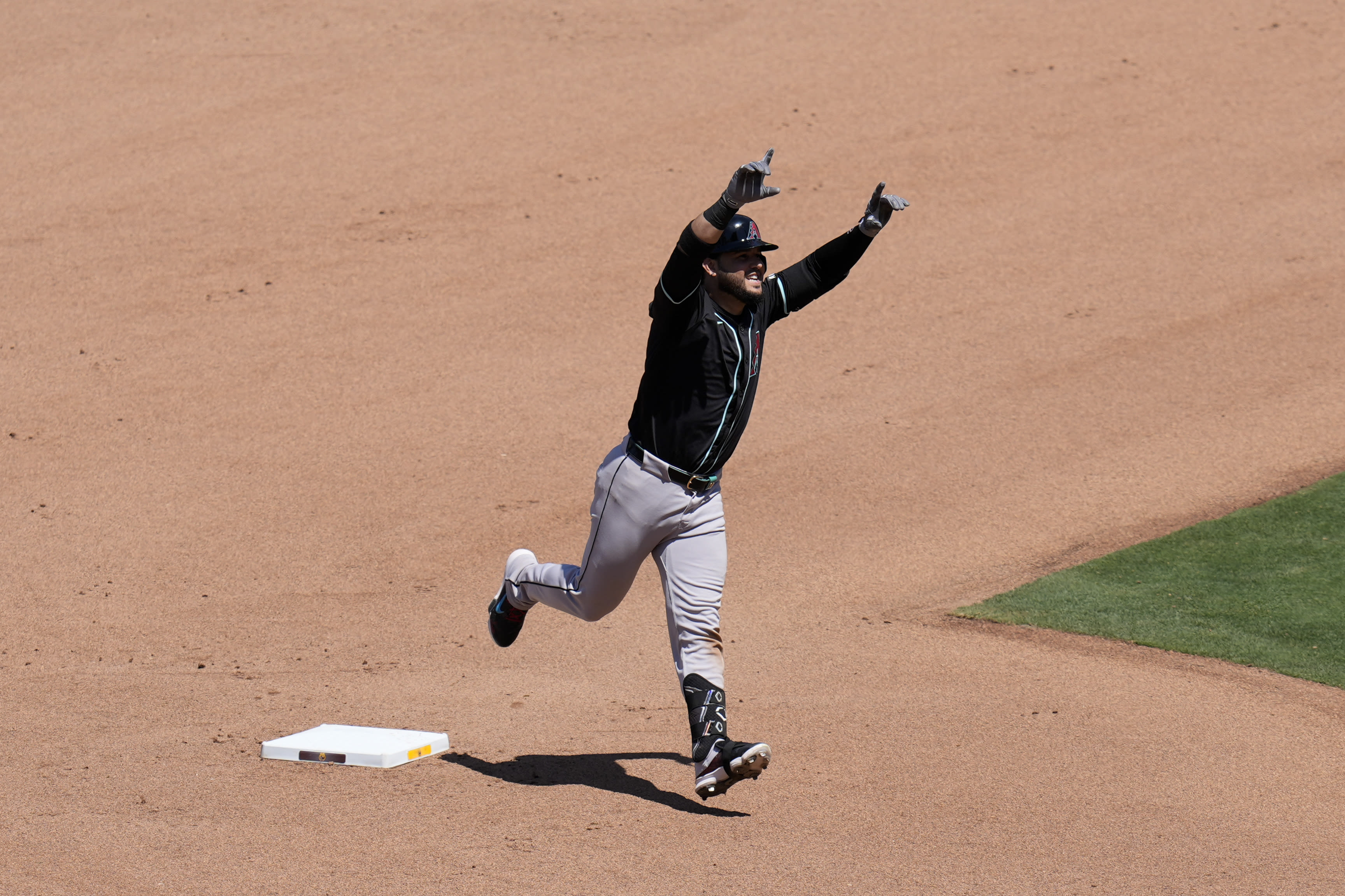 Eugenio Suárez homers, doubles and has 5 RBIs in the Diamondbacks' 9-1 victory over the Padres