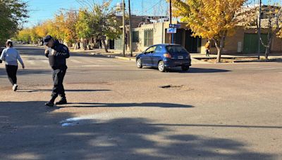 La alcantarilla donde cayó el policía de Motorizada tiene un desnivel de varios centímetros