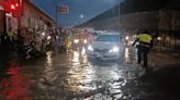 雨彈狂襲！台南永康交流道大積水 騎士超狼狽