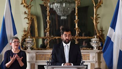 La crisis del gobierno nacionalista de Escocia deja a su líder Humza Yousaf pendiendo de un hilo