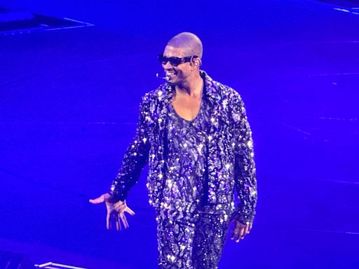 Usher delivers an OMG concert career retrospective in Detroit with a surprise guest