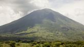 Emiten alerta de prevención en tres municipios de El Salvador por volcán activo