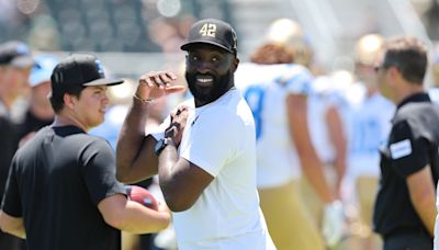 UCLA Football News: DeShaun Foster Declares Himself Sole Play Caller for Bruins