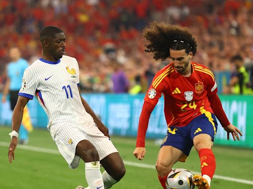 ¿Por qué pitan a Cucurella cuando toca el balón en el España - Francia de la Eurocopa?