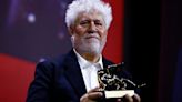 Pedro Almodóvar y Nicole Kidman, los grandes ganadores del Festival de Venecia