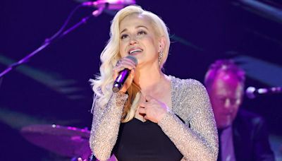 Kellie Pickler returns to stage for the first time since husband Kyle Jacobs' death