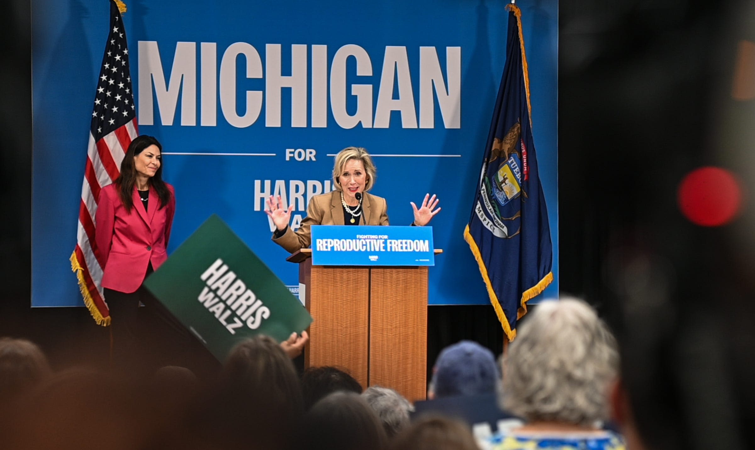 Gwen Walz, wife of Democratic VP candidate Tim Walz, visits Lansing to say 'turn the page'