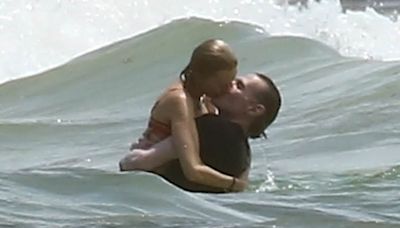 Naomi Watts packs on the PDA with husband Billy Crudup on honeymoon