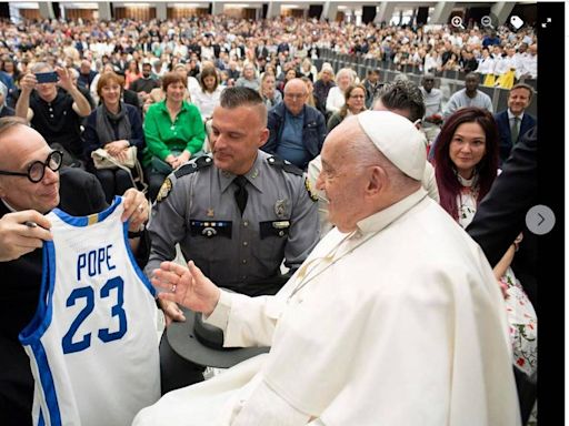 Pope gets his own UK basketball jersey, signs bottle of rare Kentucky bourbon