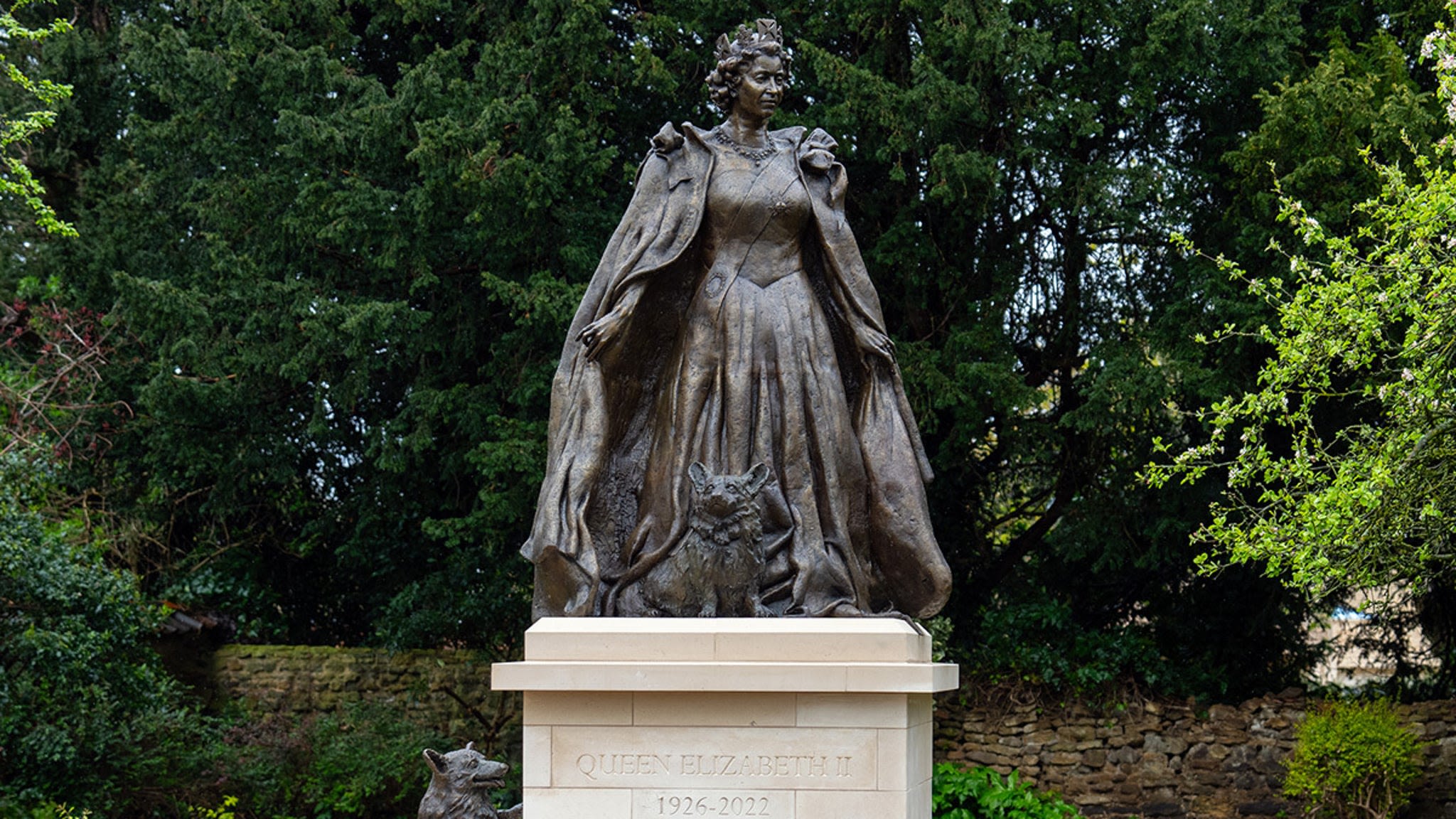 Queen Elizabeth Statue Debuted on 98th Birthday, Corgis Added to Base