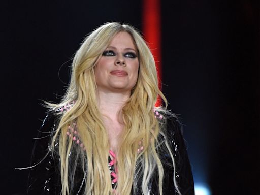 Avril Lavigne addresses Internet conspiracy theory that she was replaced by a body double