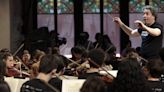 Jóvenes músicos de nueve países ensayan en el Palau de la Música bajo la batuta de Dudamel