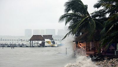 Major airports close as South braces for Hurricane Helene