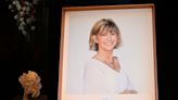 Miles de personas rinden tributo a la memoria de Olivia Newton-John en Australia