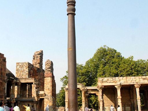 What is unique about the iron pillar at Qutub Minar? Watch video