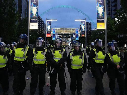 Met arrest 53 after attempts to break into Wembley