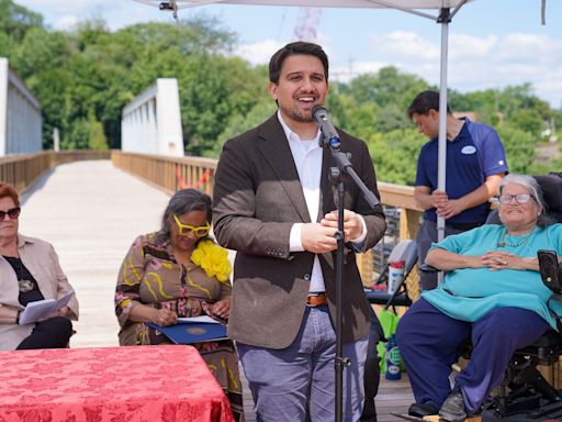 Akron dedicates Phase 1 of Rubber City Heritage Trail, which eventually will link 7 neighborhoods