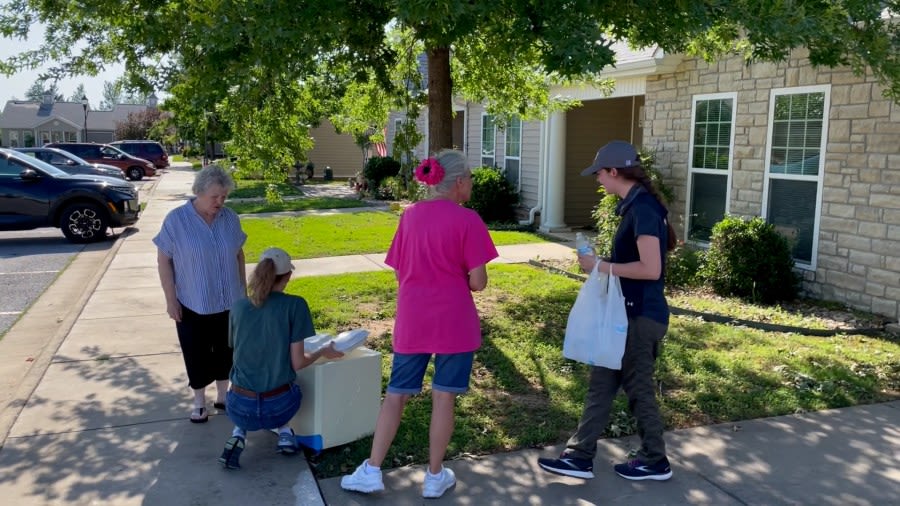 Rogers senior-living community organizes food drive for neighbors without power