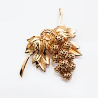 Older, often unique pins with intricate designs. Can add a touch of elegance and history to any outfit.