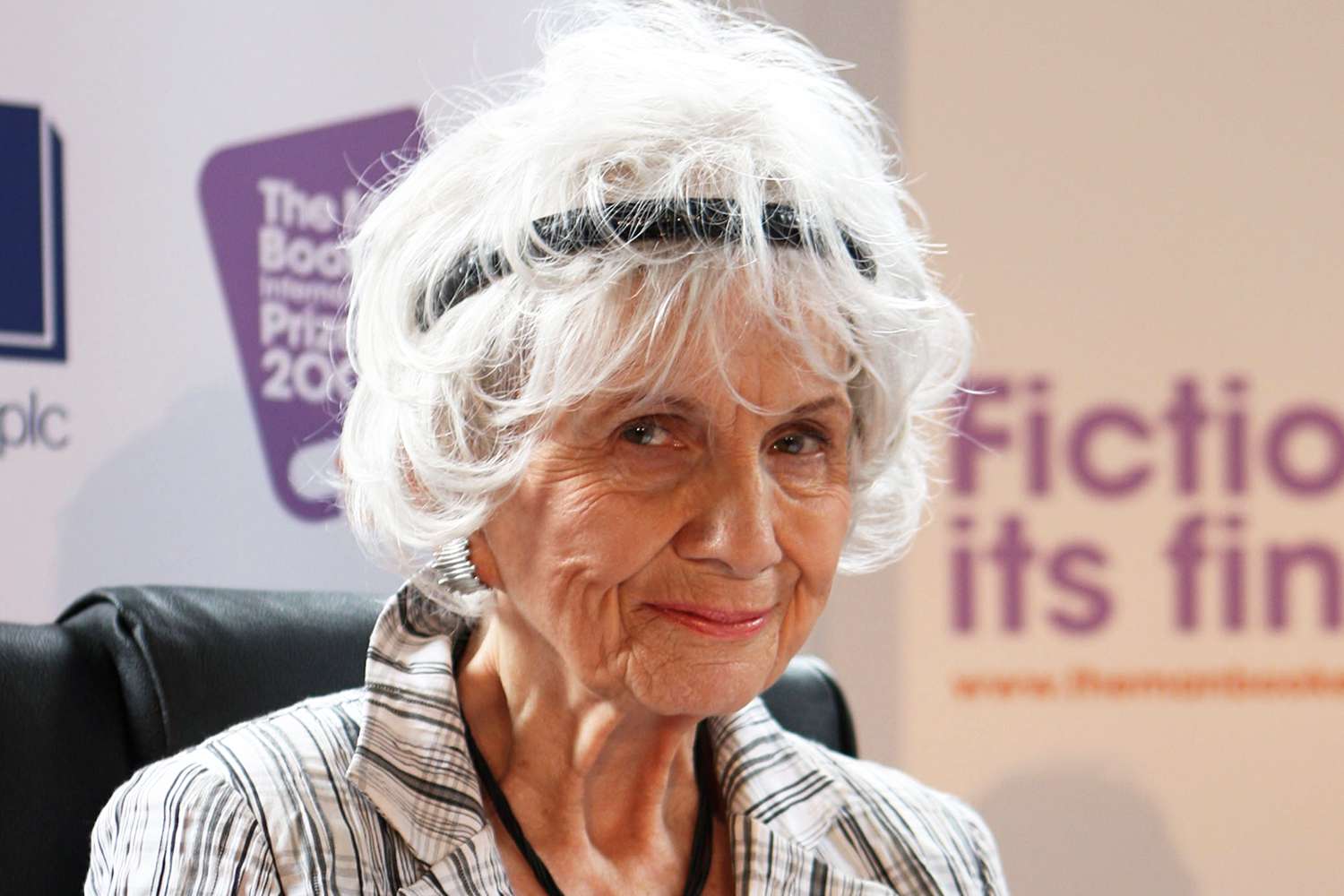 Alice Munro, Nobel Prize-Winning Writer, Dies at 92