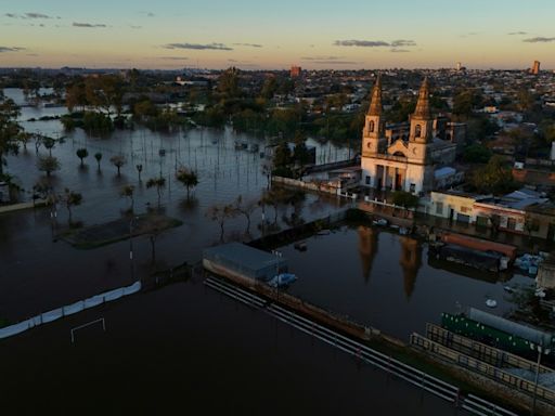 Más de 3.300 desplazados por inundaciones en Uruguay
