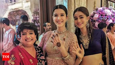 Ananya Panday and Shanaya Kapoor flaunt minimalistic mehendi in UNSEEN picture from Anant Ambani and Radhika Merchant's wedding | Hindi Movie News - Times of India