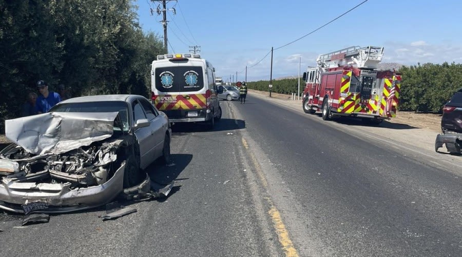 5 injured after multi-vehicle crash in Tulare County