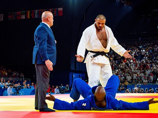 En images : ce moment fou où l'adversaire géorgien de Teddy Riner l'a « branché »