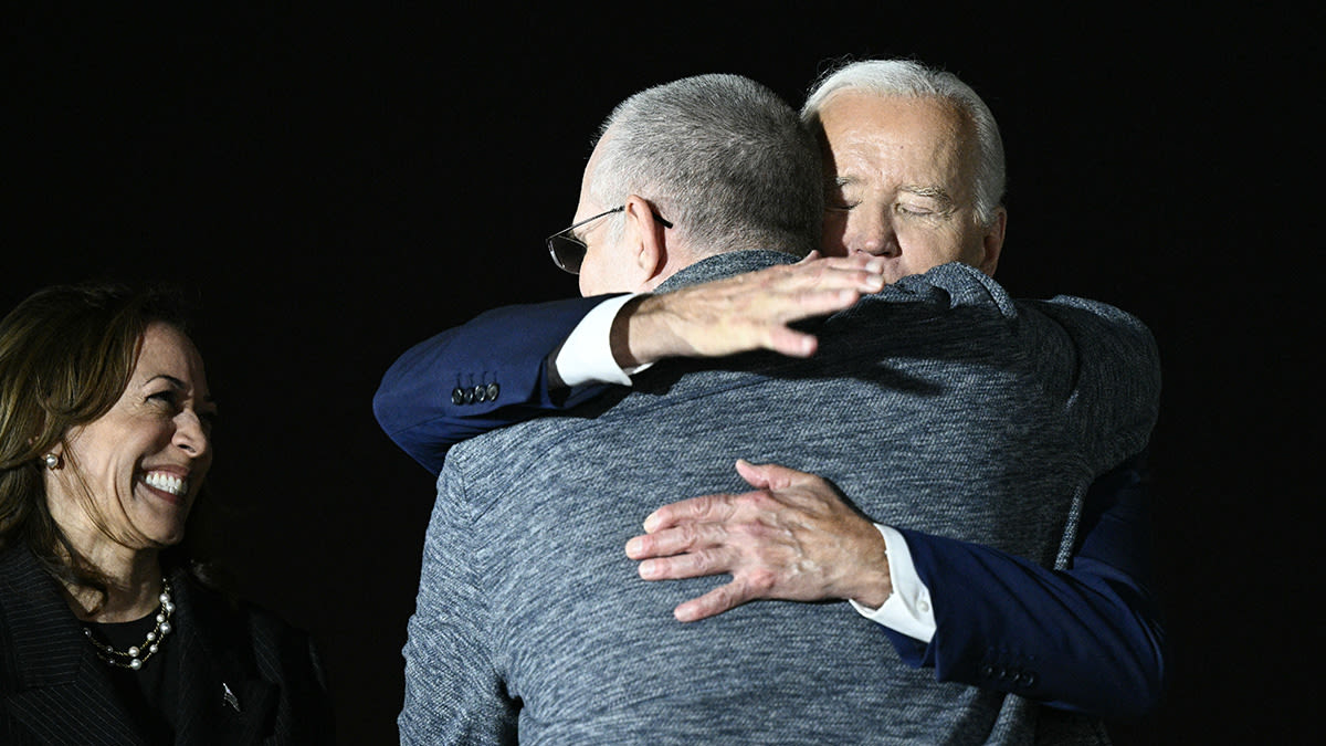 Fact Check: No, Biden Did Not Board 'Empty Plane' After Prisoner Exchange with Russia